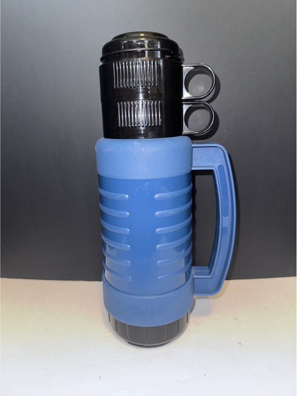 Aladdin Blue and Black 32 Ounce Half Gallon Thermos With Double Handle.